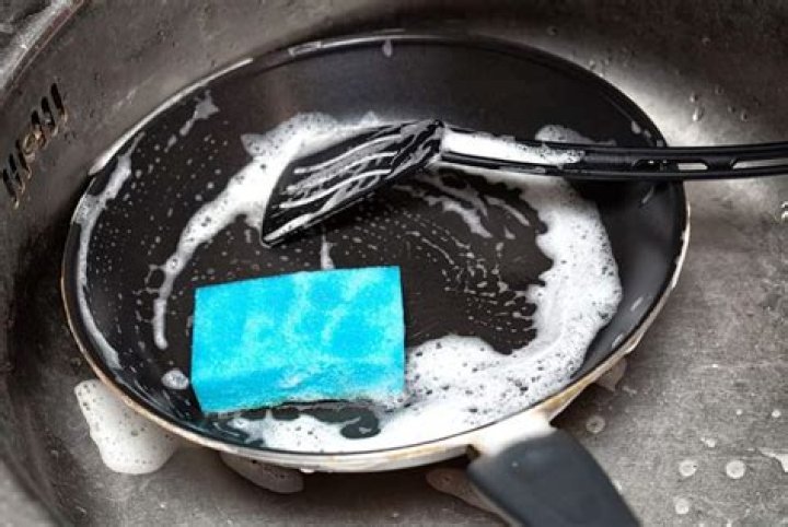 Are hard anodised pans safe