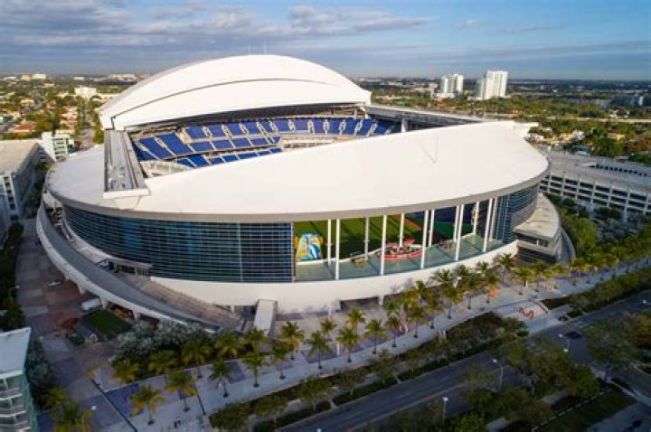 Are purses allowed in Marlins Park