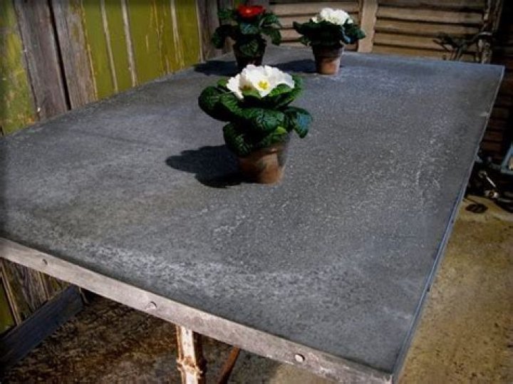 Are zinc table tops safe