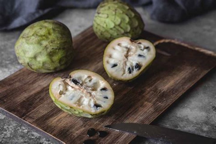 Can cherimoya be eaten raw