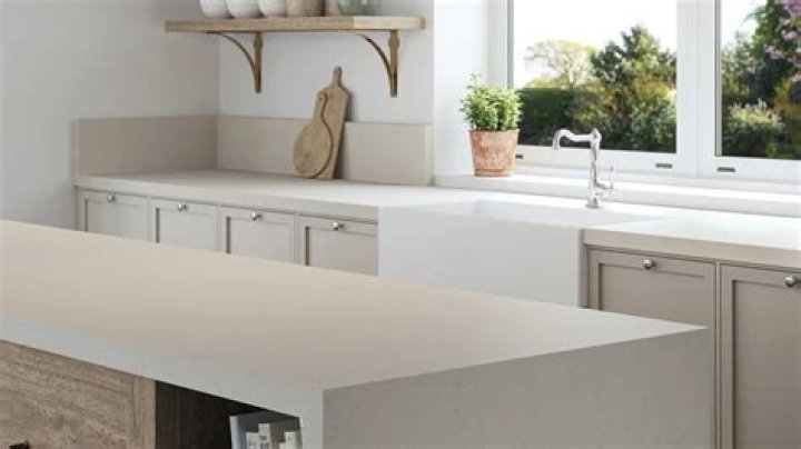 Can I put a hot pan on quartz countertop