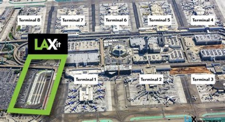 Can LYFT XL pick up at LAX