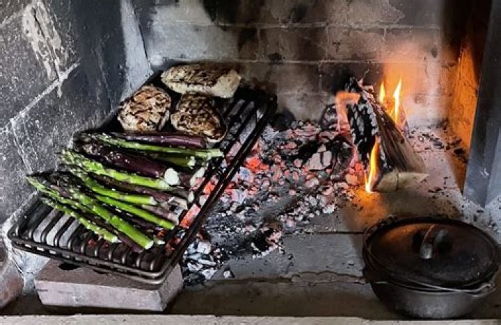 Can you cook on a fireplace