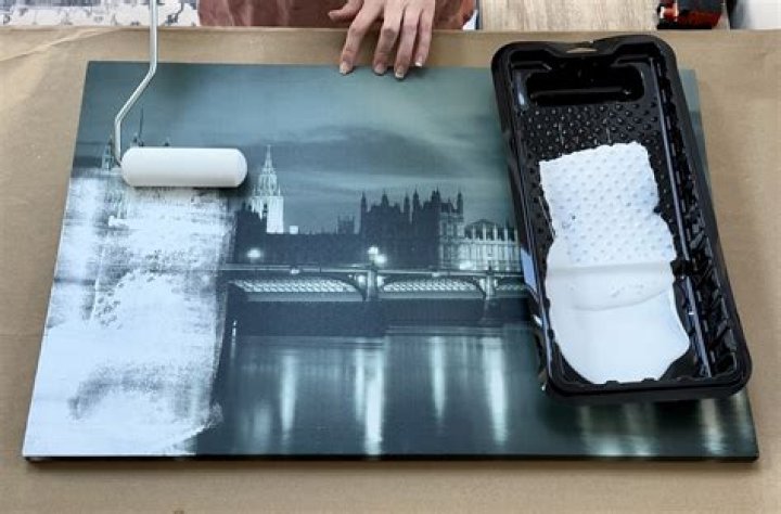 Can you decoupage on canvas