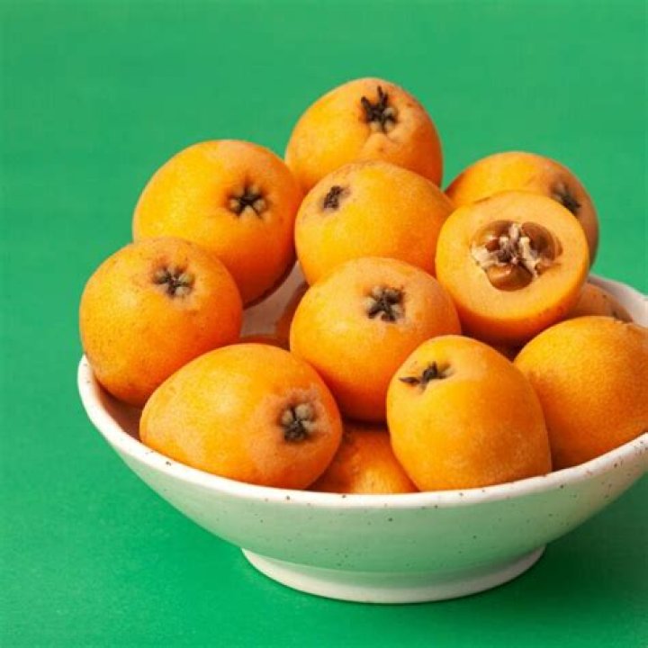 Can you eat the skin of a loquat