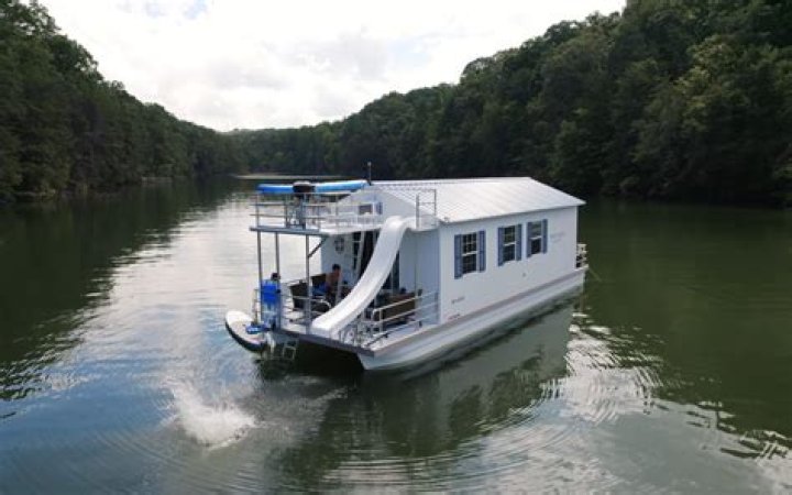 Can you poop on a houseboat