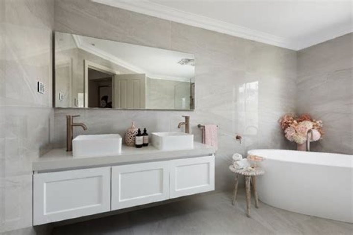Can you stain bathroom tile