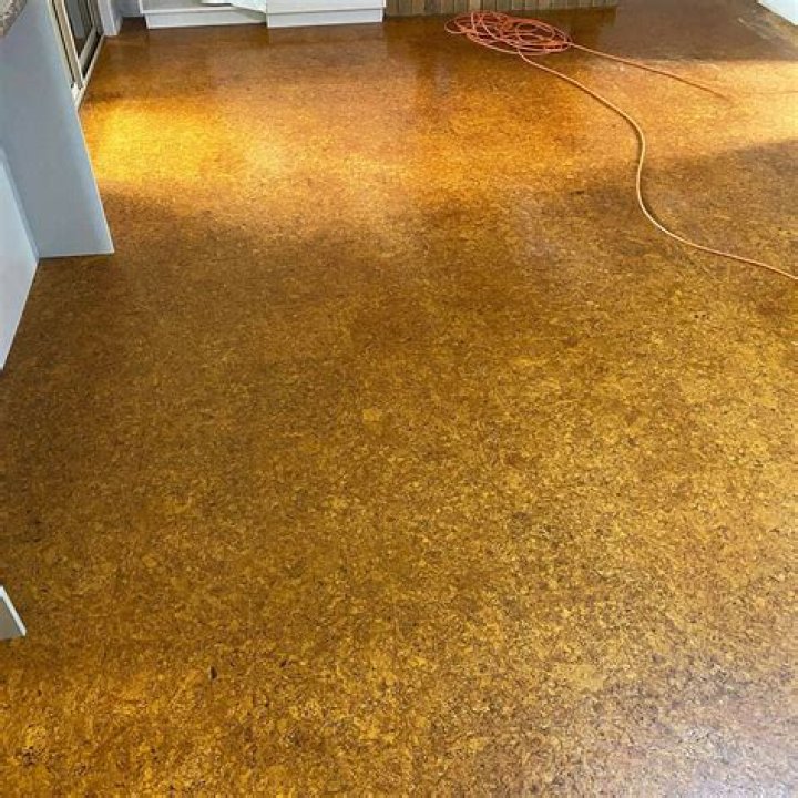 Can you varnish cork floor