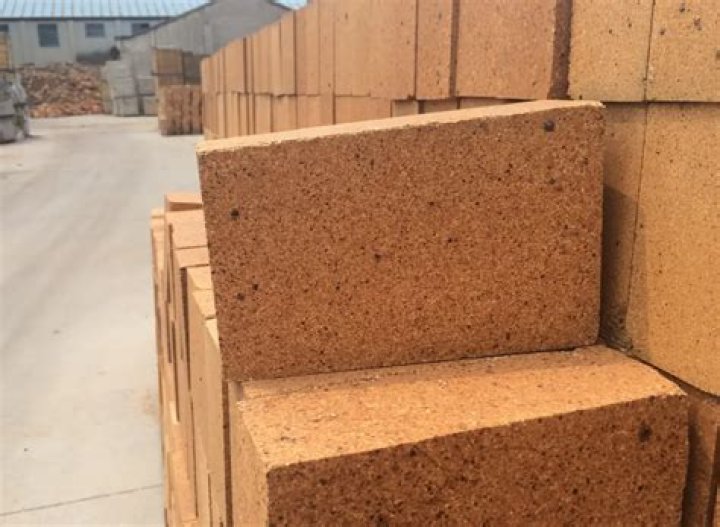 Do fire bricks reflect heat