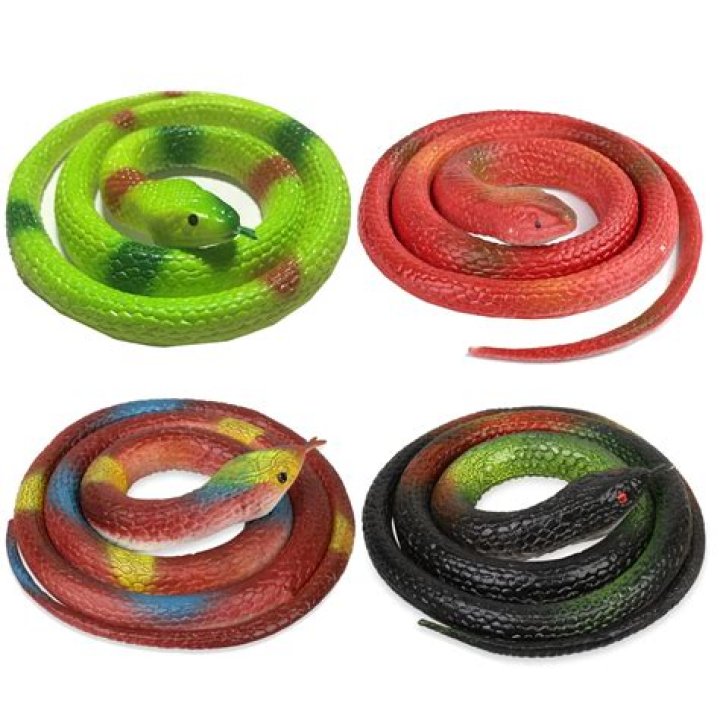 Do rubber snakes scare mice