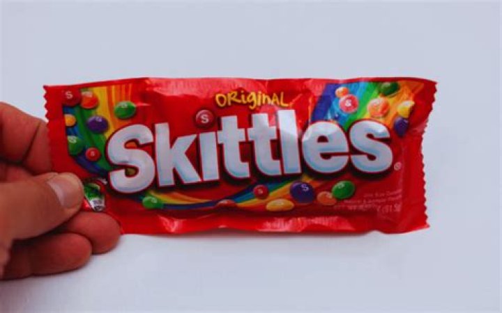Do Skittles have red dye 40