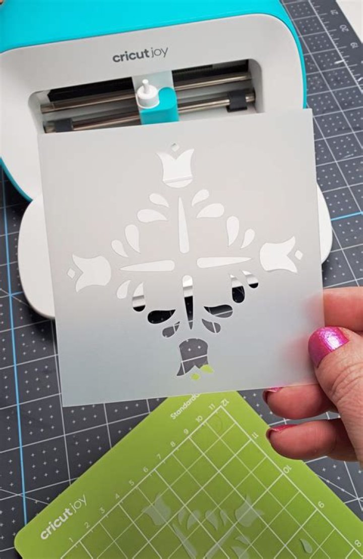 Does a Cricut make stencils