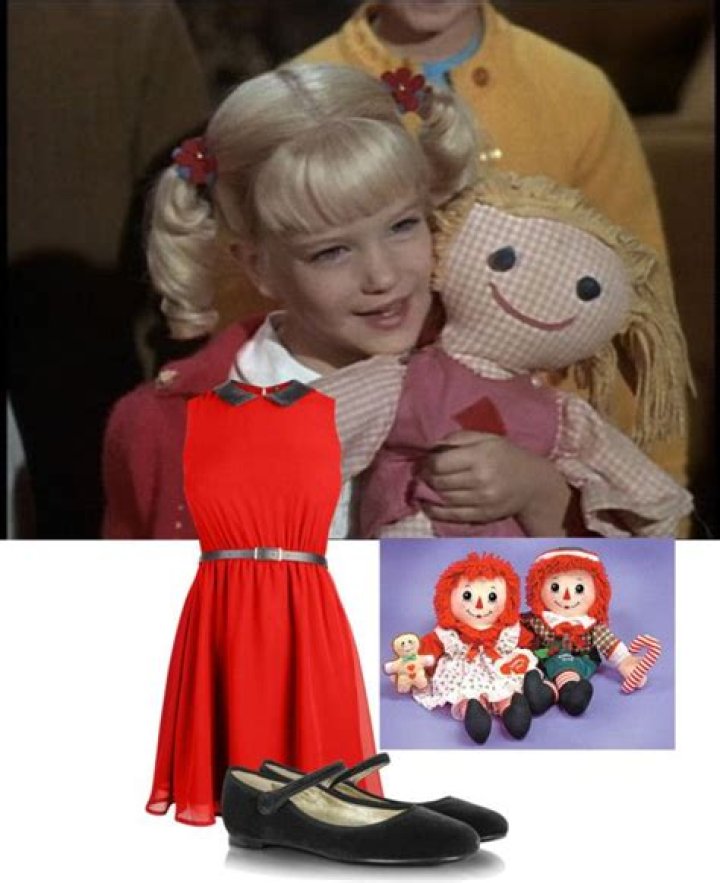 Does Cindy Brady wear a wig