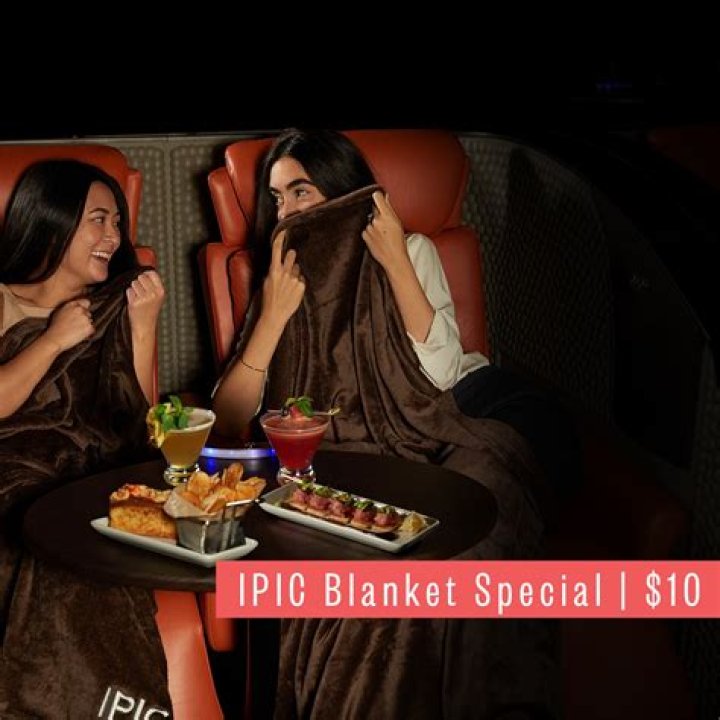 Does IPIC provide blankets