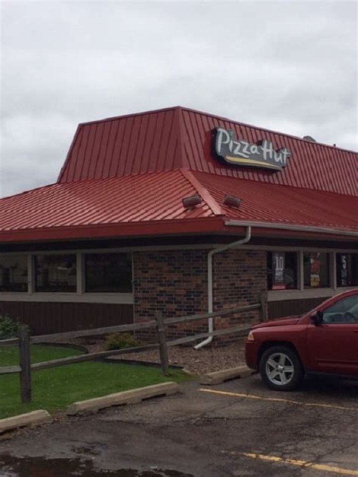 Does Pizza Hut donate food
