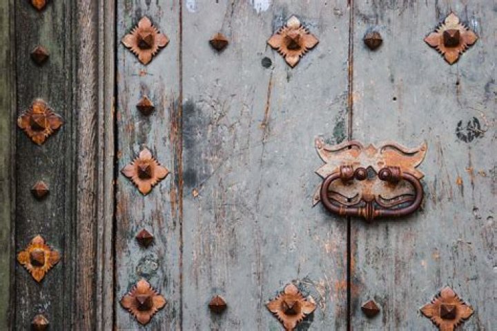 Does vinegar remove patina