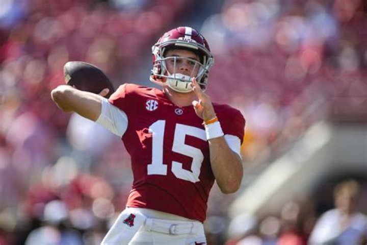 How did Alabamas quarterback get hurt