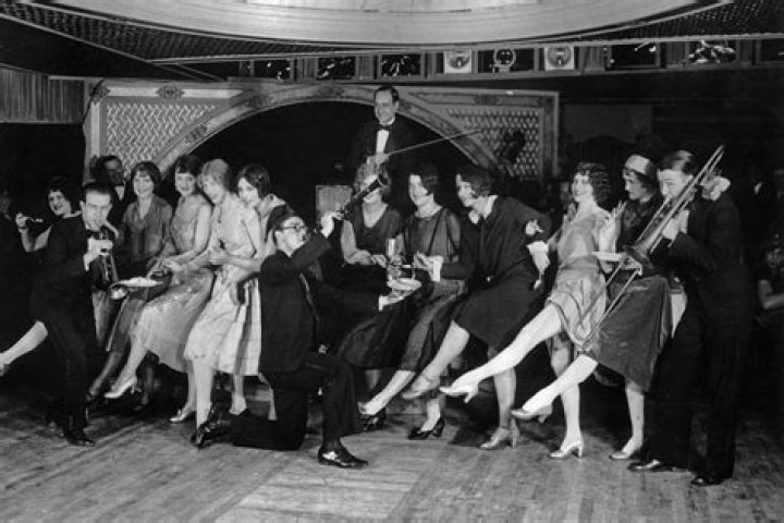 How did the flapper represent the spirit of the Twenties