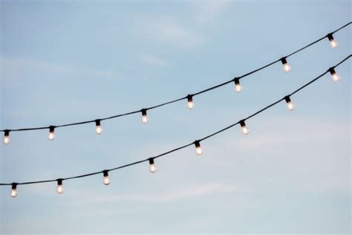 How do festoon lights work