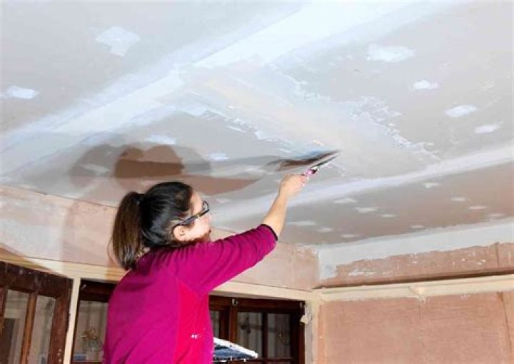 How do you hang a plaster ceiling