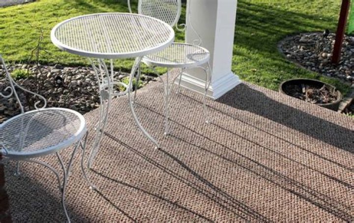 How do you install outdoor carpet on a wooden porch