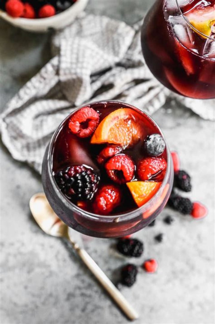 How is sangria best served