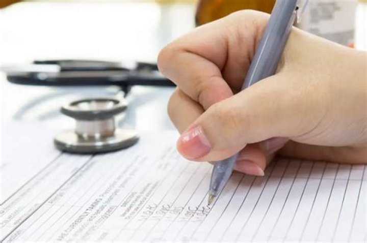 How long does a physician have to complete a medical record