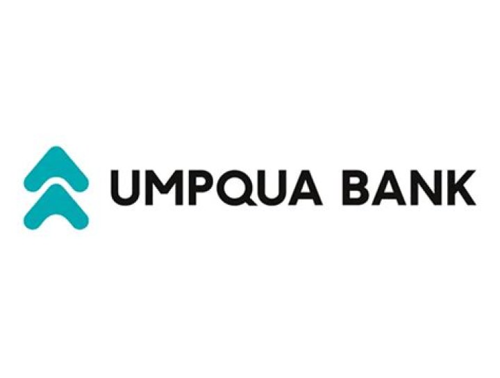 How many branches does Umpqua Bank have