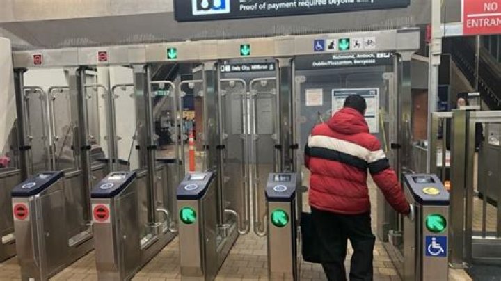 How much does it cost to park at West Oakland BART