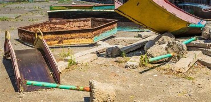 How much does it cost to remove a playset