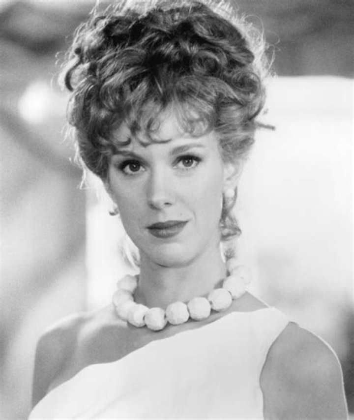 Is Elizabeth Perkins Greek