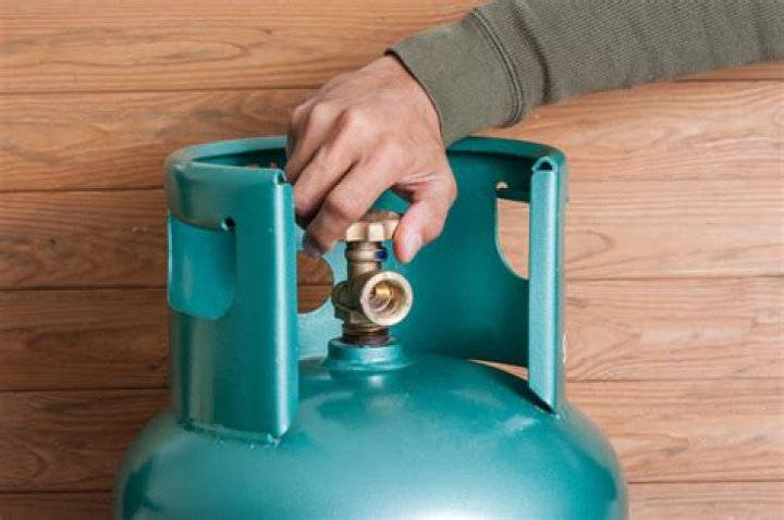 Is it safe to store propane tank in garage