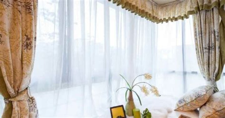Should curtains have tie backs