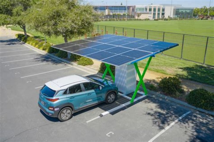 What cars use solar energy