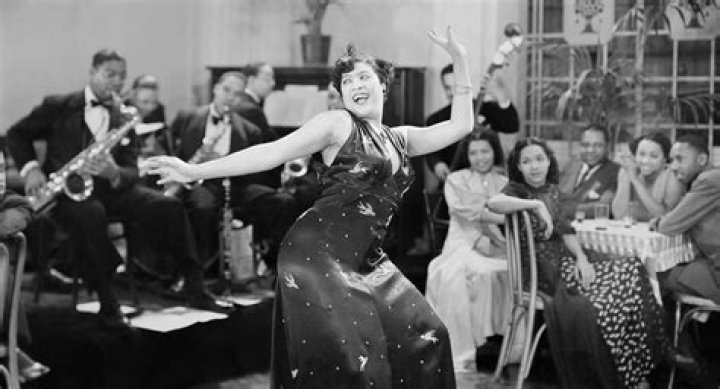 What dance was popular in 1910
