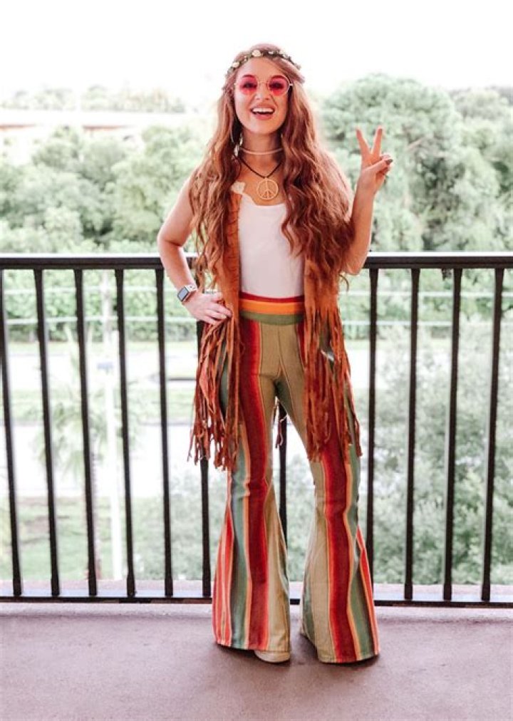 What do modern hippies wear