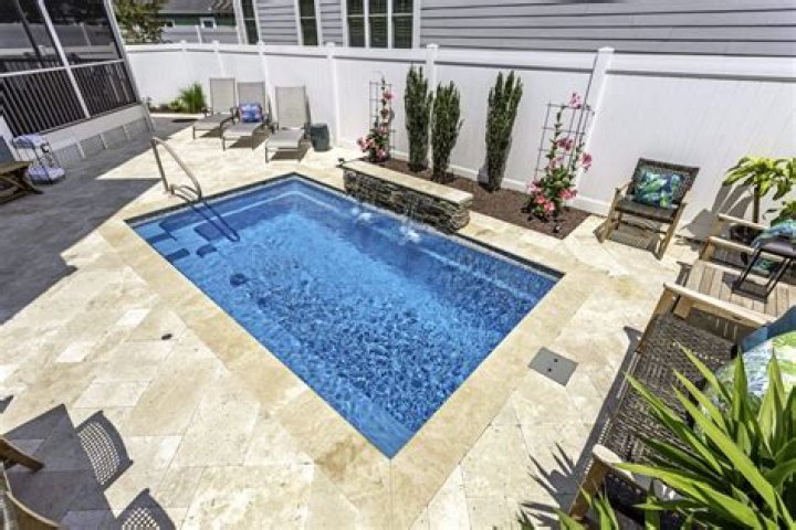 What does a plunge pool look like