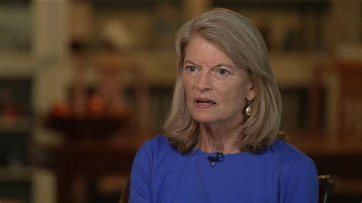 What does Lisa Murkowski do