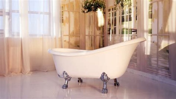 What is a slipper style tub