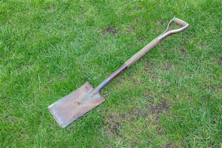 What is a spade garden tool