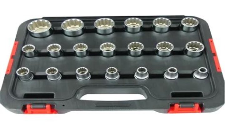 What is a spline socket set