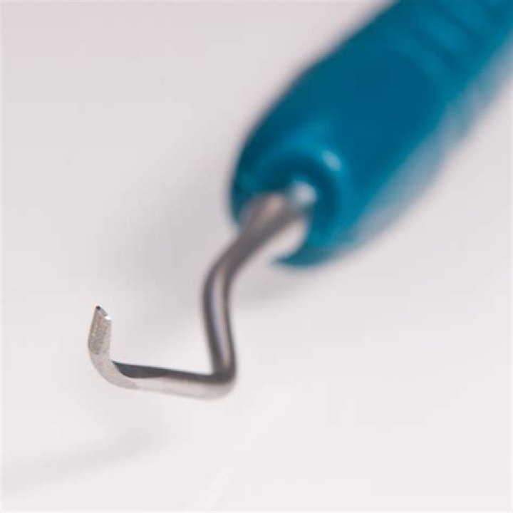 What is a universal curette