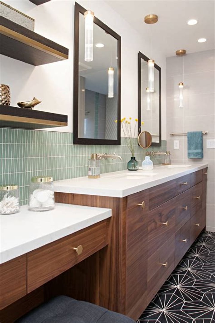What is a vanity backsplash