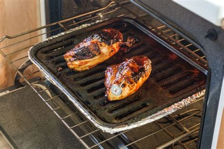 What is an oven broiler pan
