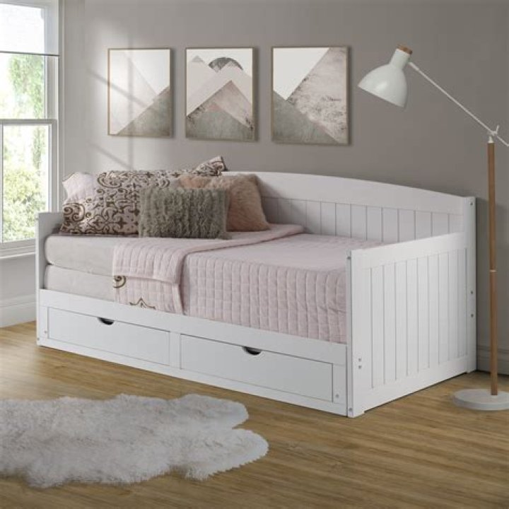 What is daybed with trundle