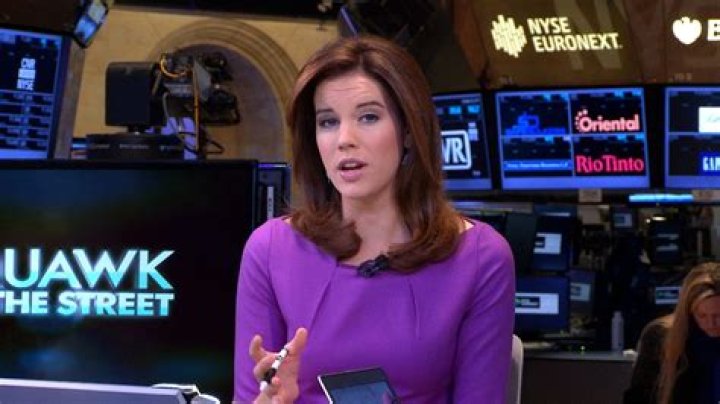 What is Kelly Evans salary