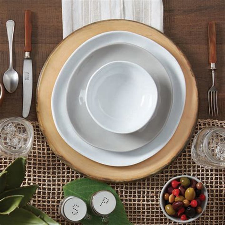 What is melamine dinnerware