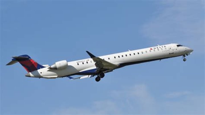 What type of plane is a CRJ