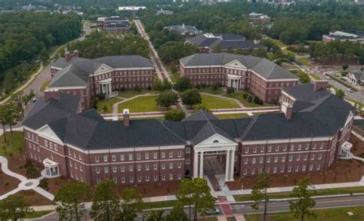 What type of school is UNCW
