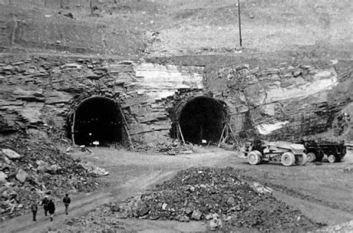 When was East River Mountain Tunnel built